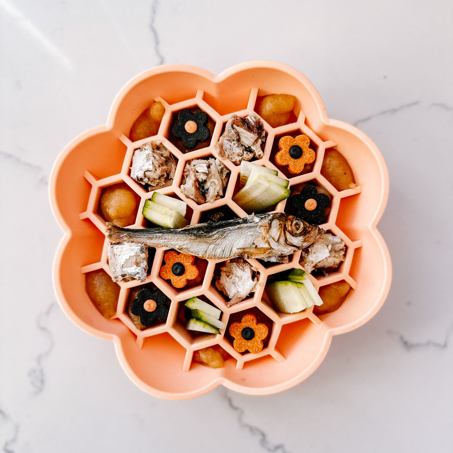 Daisy Slow Feeder Peach